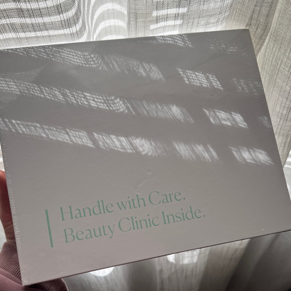 Qure | Micro Infusion Facial System Women’s Skincare Set NEW